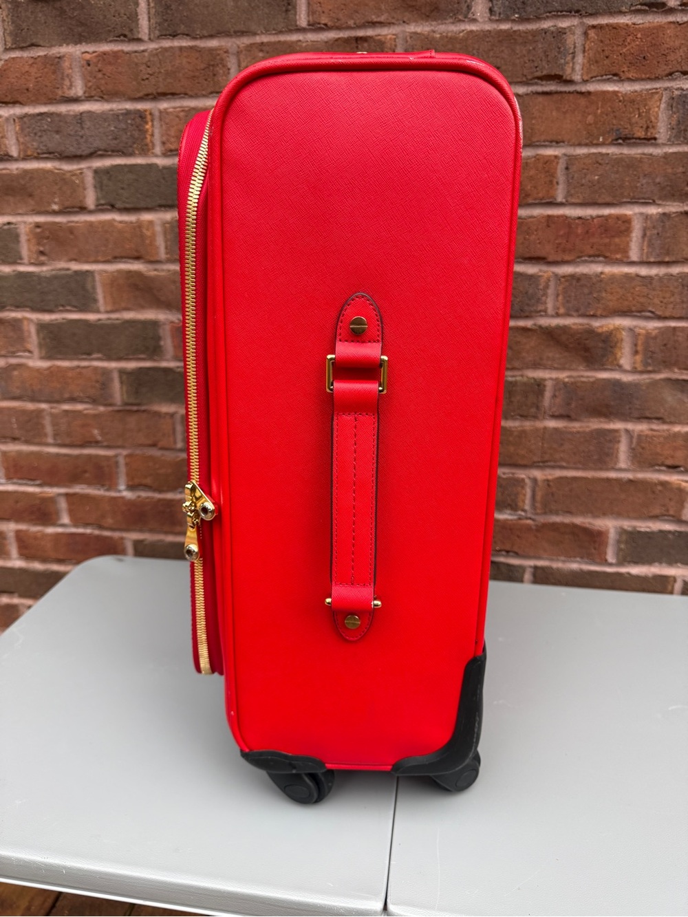 Henri Bendel New York Red Spinner Carry-On Suitcase Luggage - Picture 2 of 13